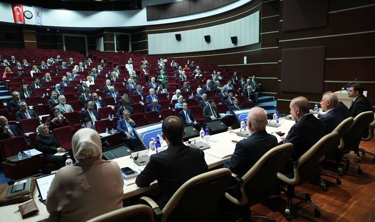 AK Parti’de Emekli Maaşı Zammı Tartışması