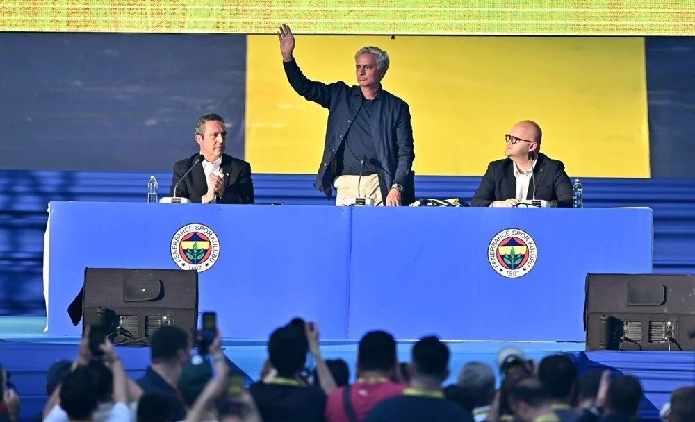 Mourinho Fenerbahçe'ye İmzayı Attı