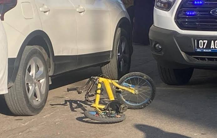 Bisikletiyle Düşüp Çöp Kamyonunun Altında Kalan Çocuk Hayatını Kaybetti