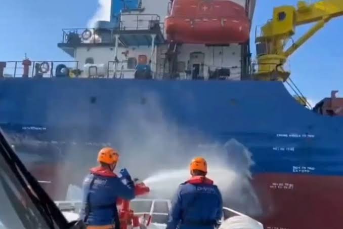 Marmara Denizinde Gemide Yangın Çıktı 2 Ölü